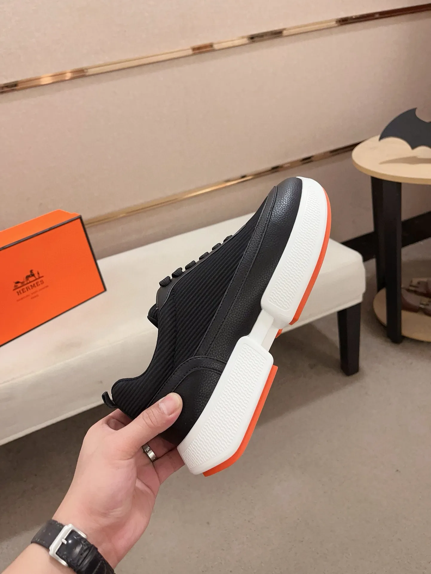 Men's clothing and shoes💰: 440💰《HERMES》【Classic original single version】Hermès; top 🔝purchasing agent🔍🔍men's latest 🇺🇸 counter sales simultaneously, imported from Italy original ▲▲cowhide ▲▲ (high-end, nobility, class) ) Exquisite workmanship (Italian 🇮🇹 imported water-dyed 🐂 cowhide lining) sole: original sole provided by the original factory, ⚠️exclusive double-layer activity·TPR·rubber·combined molded outsole; super comfortable·wear-resistant·non-slip·environmental protection The real thing is more beautiful if you take the real thing (high quality, follow the order). You can enter and exit the counter at will * Number of yards: 38-44 (45 can be customized and cannot be returned or exchanged)